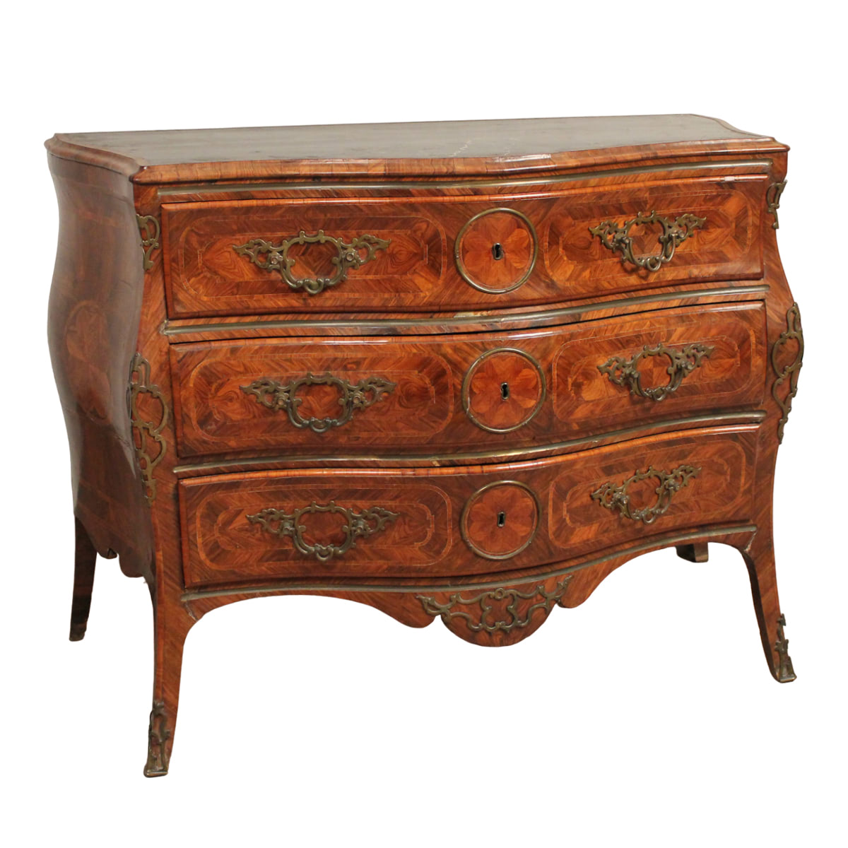 Importante cassettone a tre cassetti - Important chest of drawers with three drawers