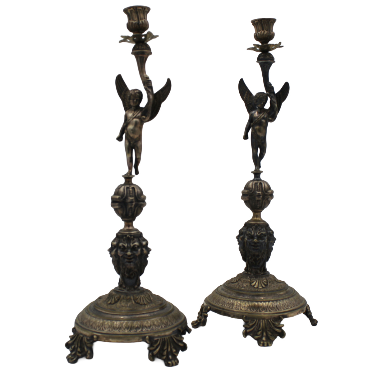 Coppia di eleganti candelabri