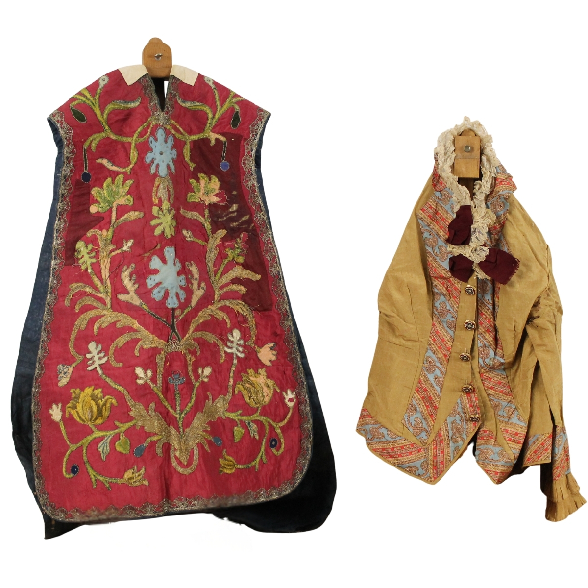 Grande lotto di stoffe e abiti